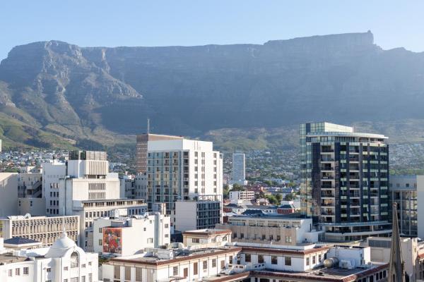 Central Cape Town Apt With Views - Cape Town