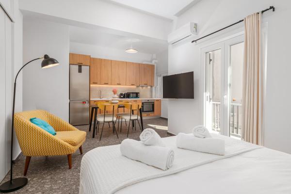 På billedet ses objektet Elegant Intimate Studio in Piraeus near Pasalimani beliggende i byen Piræus.
