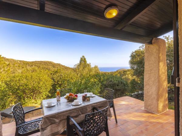 På billedet ses objektet Holiday Home Casa Tonnara by Interhome beliggende i byen Bonifacio.