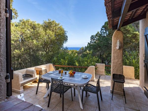 På billedet ses objektet Holiday Home Casa Cala Rossa by Interhome beliggende i byen Bonifacio.