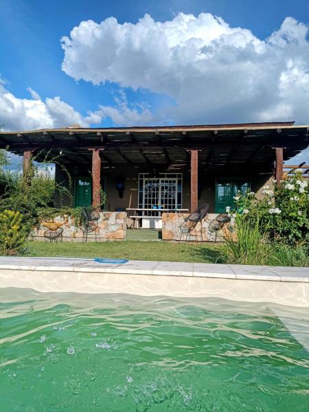 A la foto es mostra l'objecte El rancho de Ana situat a la ciutat de Colonia Las Rosas.