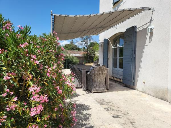 A la foto es mostra l'objecte Villa Doce Lar situat a la ciutat de Lioux.