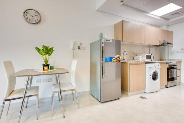 Na zdjęciu widoczny jest obiekt Posh Studio Apartments położony w mieście Dubaj.
