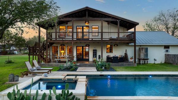 Rockhouse At Ololo Hot Tub Pool Sleeps 12 - Fredericksburg, TX