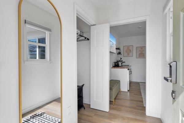 På billedet ses objektet South O Bungalow 2 - Deluxe Queen Studio + Patio beliggende i byen Oceanside.