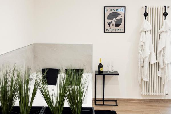 A la foto es mostra l'objecte Rehouse - Luxury Suite w Jacuzzi situat a la ciutat de Molfetta.