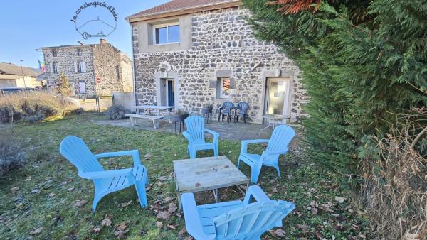 A la foto es mostra l'objecte L'Ours #Terrasse#Vulcania situat a la ciutat de Saint-Ours.