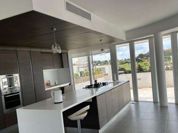 Na zdjęciu widoczny jest obiekt Sunny Penthouse Central położony w mieście Mosta.