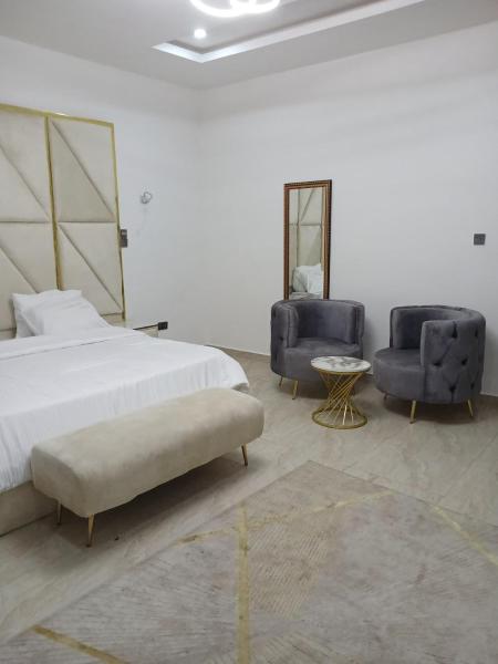 På bilden syns objektet Fully Furnished and Serviced 4Bedrooms Duplex som ligger i staden Alapara.