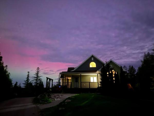 På billedet ses objektet 16 Acre Bruce Peninsula Forest Escape beliggende i byen Red Bay.