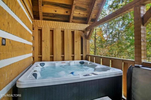 A la foto es mostra l'objecte Knotty Pine situat a la ciutat de Townsend.