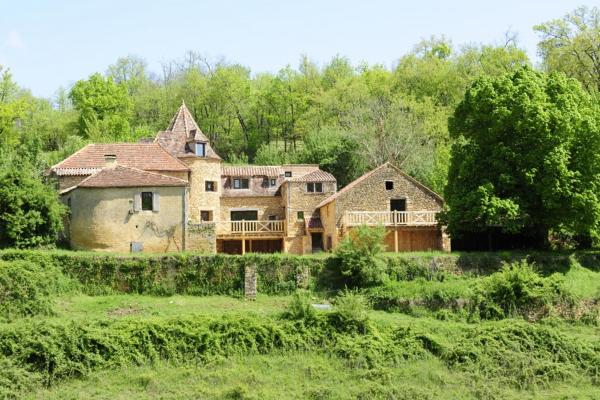 A la foto es mostra l'objecte Domaine du Roc Gîtes 34 personnes situat a la ciutat de Besse.