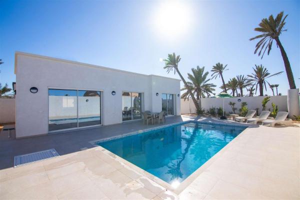 Na zdjęciu widoczny jest obiekt Villa HOPE Djerba sans vis a vis położony w mieście Ash Shabābīyah.