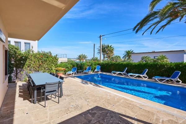 På billedet ses objektet Villa Mesquida beliggende i byen Puerto Colom.