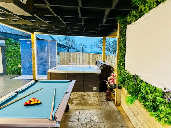 A la foto es mostra l'objecte The Hideaway - Farm Stay with hottub, pool table and outdoor cinema situat a la ciutat de Darvel.