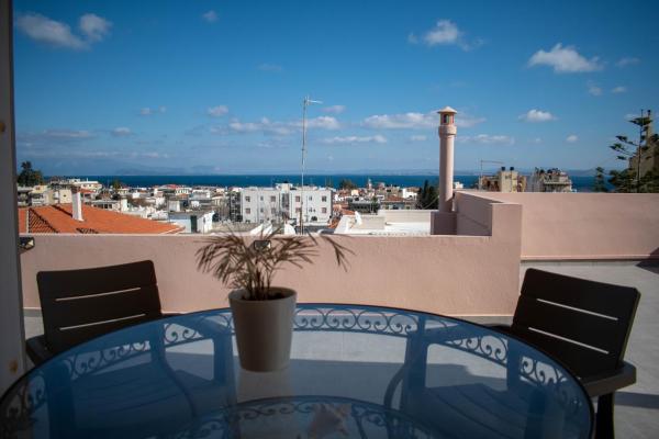 A la foto es mostra l'objecte Roof Top situat a la ciutat de Quios.