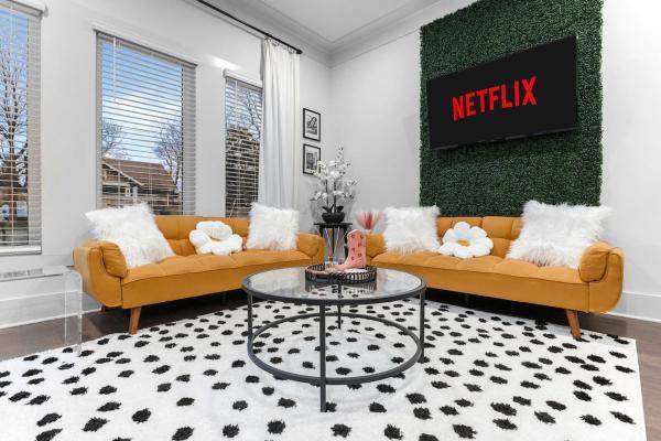 14 Bed Luxe Nashville Retreat With Game Room & Perfect For Large Groups! - Nashville, TN