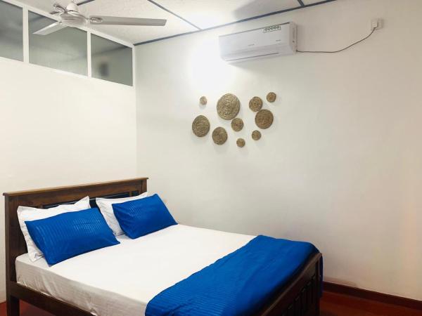 照片显示了位于Batticaloa市的Yoyo holidays inn物件。