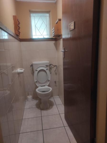 Na fotografii je vidět objekt Tumelos Place nacházející se ve městě Bloemfontein.