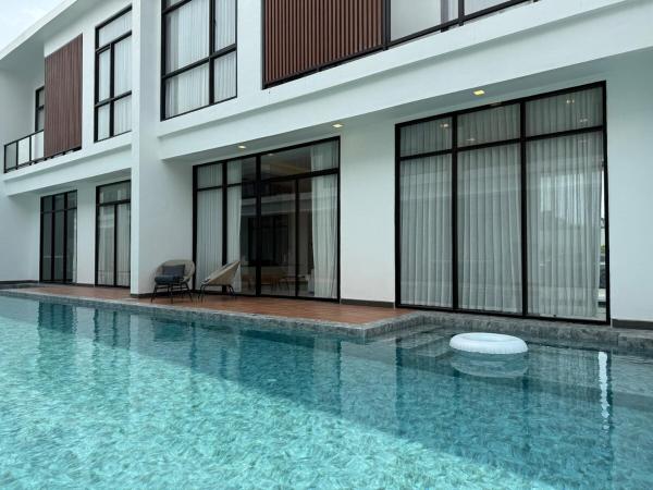 Unique Beach Style 3 Bedroom Villa With Mega Pool - Rayong