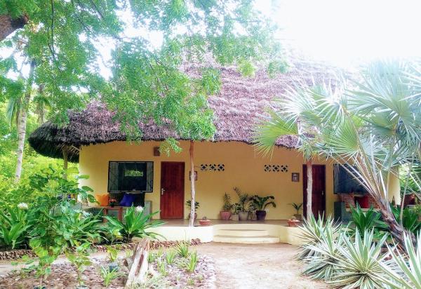 照片显示了位于Mambrui市的Kings Beach cottage物件。