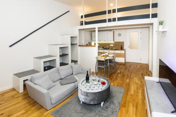 Bilde 1: Chic Flat on Jecna Walk to Wenceslas Sq and Museum