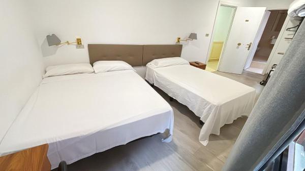 Kuvassa näkyy kohde Habitaciones triple familiar HOTEL LAUAXETA, joka sijaitsee kaupungissa Gatica.