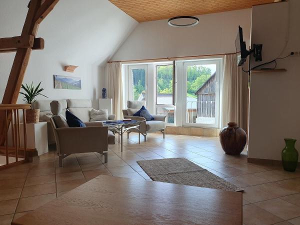 A la foto es mostra l'objecte Paradiesken am Berg situat a la ciutat de Schmallenberg.