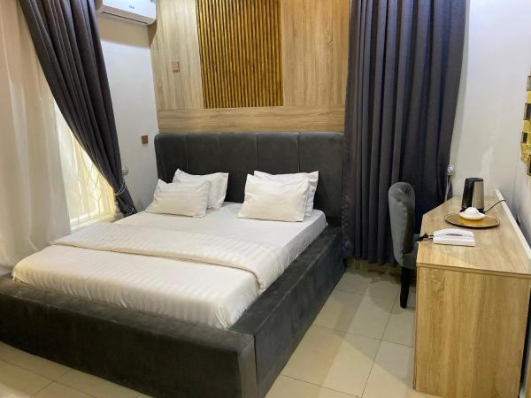 Nella foto è visibile l'oggetto Domar Suites situato nella città di Ozuoba.