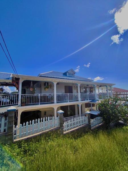 The photo shows the Bèl Péyi - Bas de Villa T4 Proche de la Plage located in the city of Mathurin Noël.