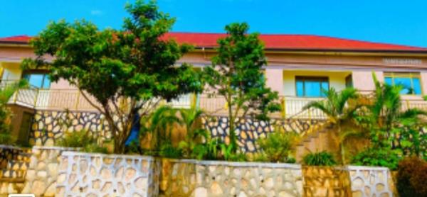 På bilden syns objektet Blooming Homes Uganda som ligger i staden Kyebando.