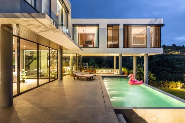 A la foto es mostra l'objecte BugenVilla Bandung, 4BR, Heated Swimming Pool situat a la ciutat de Bongkar 2.