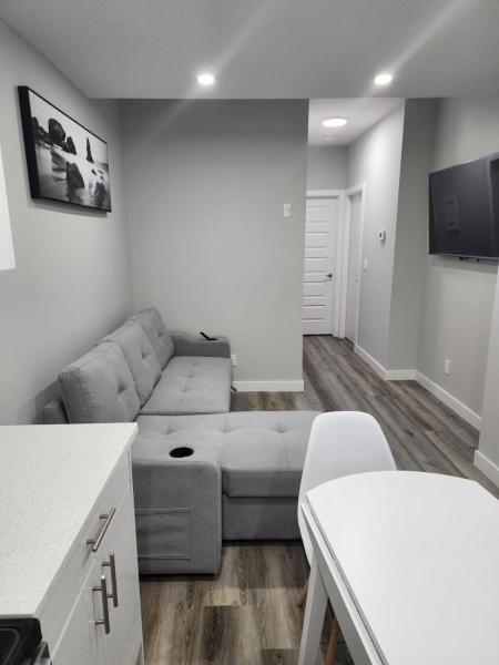 A la foto es mostra l'objecte lovely 2bed & 1 Bath Basement Suite for 4 guests situat a la ciutat de Calgary.