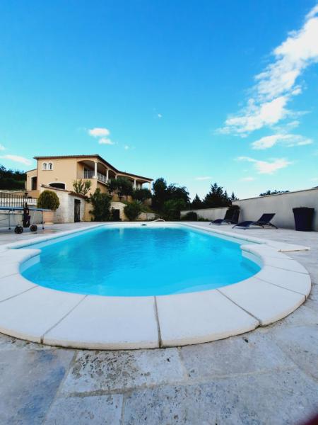A la foto es mostra l'objecte Somptueuse villa avec piscine chauffée situat a la ciutat de Rousson.