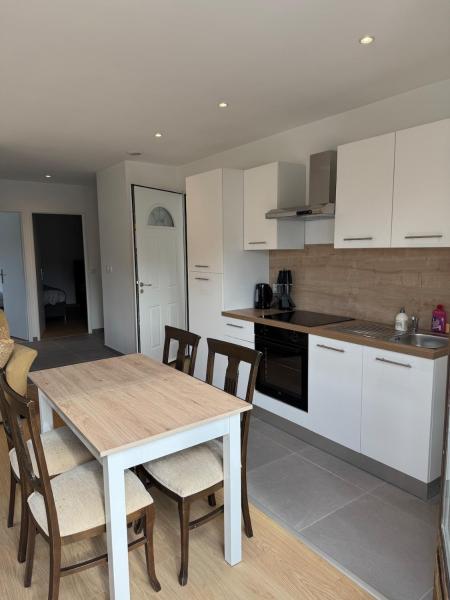 A la foto es mostra l'objecte Appartement T3 rénové cœur de St Priest Parking Privé situat a la ciutat de Mions.