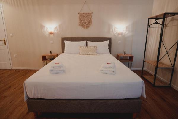 Na foto é possível ver o objeto Andromeda 102 apartments localizado na cidade de Spáta.