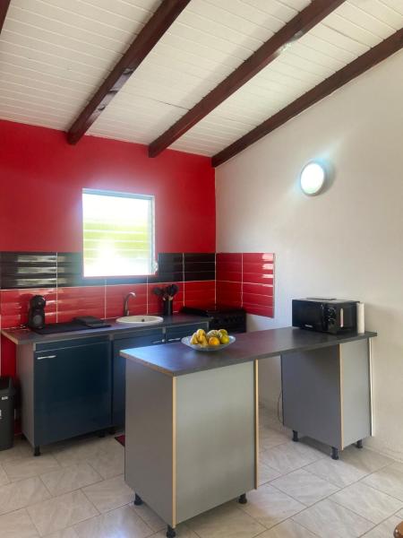 A la foto es mostra l'objecte Gîte Le Géranium situat a la ciutat de Deshaies.