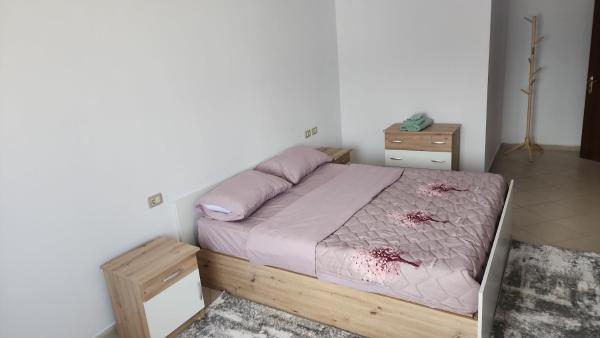 A la foto es mostra l'objecte A-Tirana Apartment Bus Terminal situat a la ciutat de Kashar.