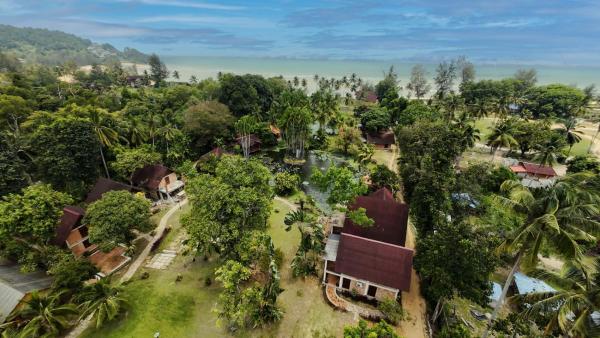 Na fotografii je vidět objekt Tanjung Inn nacházející se ve městě Cherating.