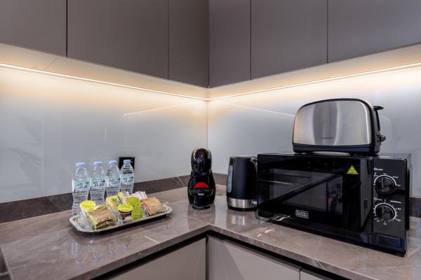 Φωτογραφία 9: Waves - Tranquil Waterfront Living 2B Retreat With Balcony