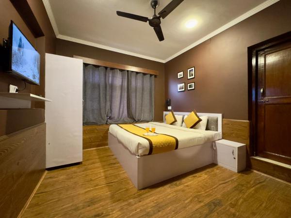 A la foto es mostra l'objecte Hotel Jafson Accommodates situat a la ciutat de Srinagar.