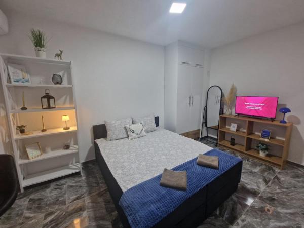 På bilden syns objektet Apartman Katić som ligger i staden Donji Svilaj.