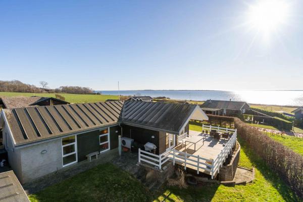 A la foto es mostra l'objecte Lovely Holiday Home With Sea View situat a la ciutat de Fåborg.