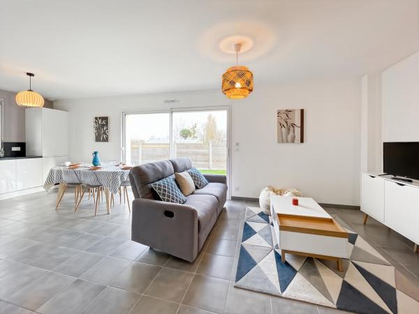 照片显示了位于Hirel市的Villa Ti Ar Mor - Jardin & Plages à 300m物件。