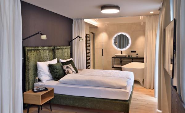 A la foto es mostra l'objecte Landhotel Atzmüller situat a la ciutat de Waxenberg.