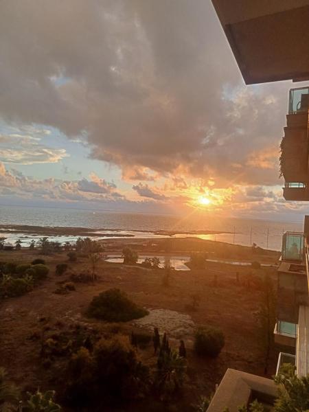 A la foto es mostra l'objecte Espectacular amanecer situat a la ciutat de Islote del Ventorrillo.