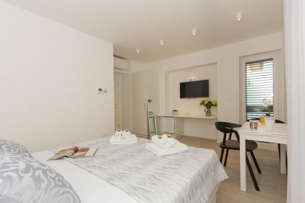 På bilden syns objektet New near beach apartments 123 som ligger i staden Split.