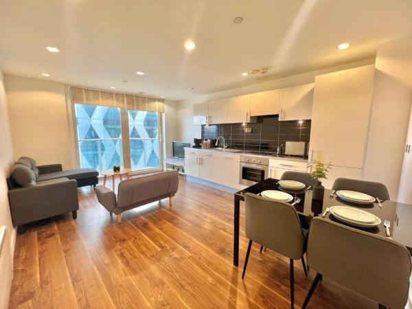 Modern High-Rise Flat in Media City! 2 Beds, 2 Baths, Manchester