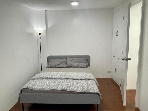 Op de foto is het object Condo unit by CASA GREENWOOD te zien, gelegen in de stad Victoria.