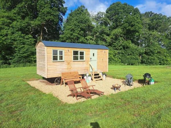 Luxury Shepherds Hut Set In A Countryside Setting - Fareham